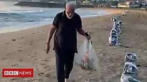 Outbrain Ad Example 42452 - India's Narendra Modi Picks Litter On Beach