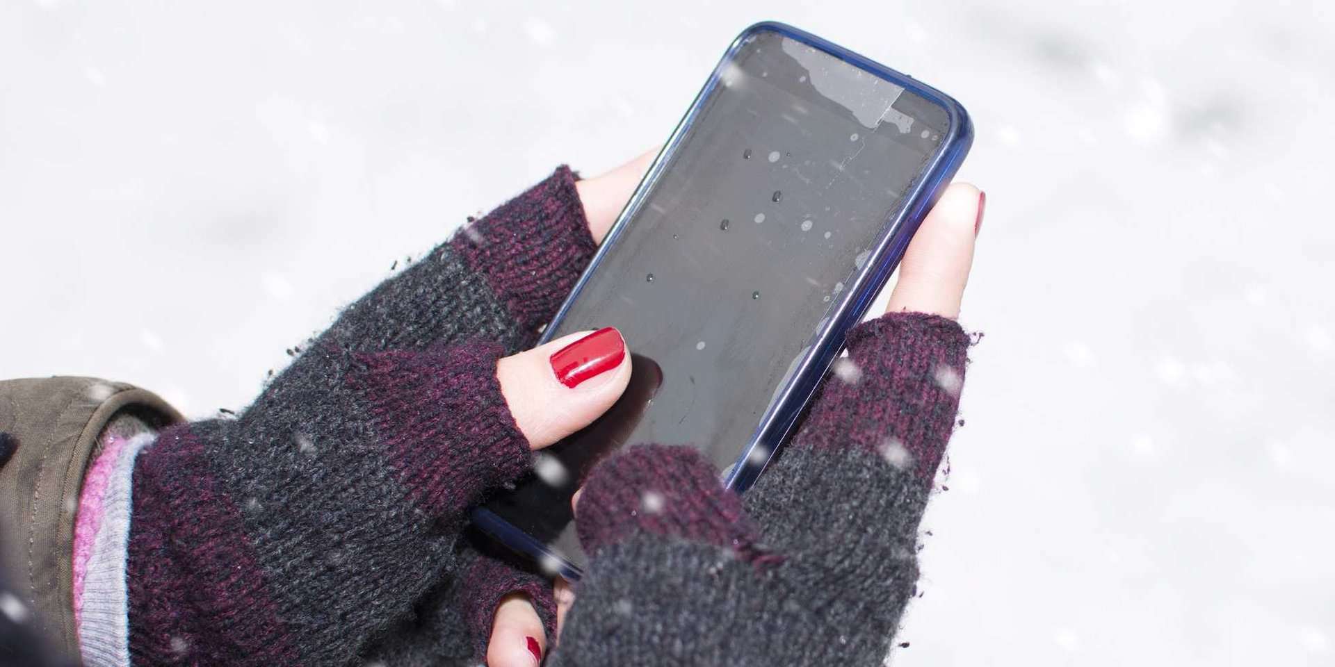 Taboola Ad Example 61248 - The Science Behind Why Your Phone Shuts Down When It's Cold Outside