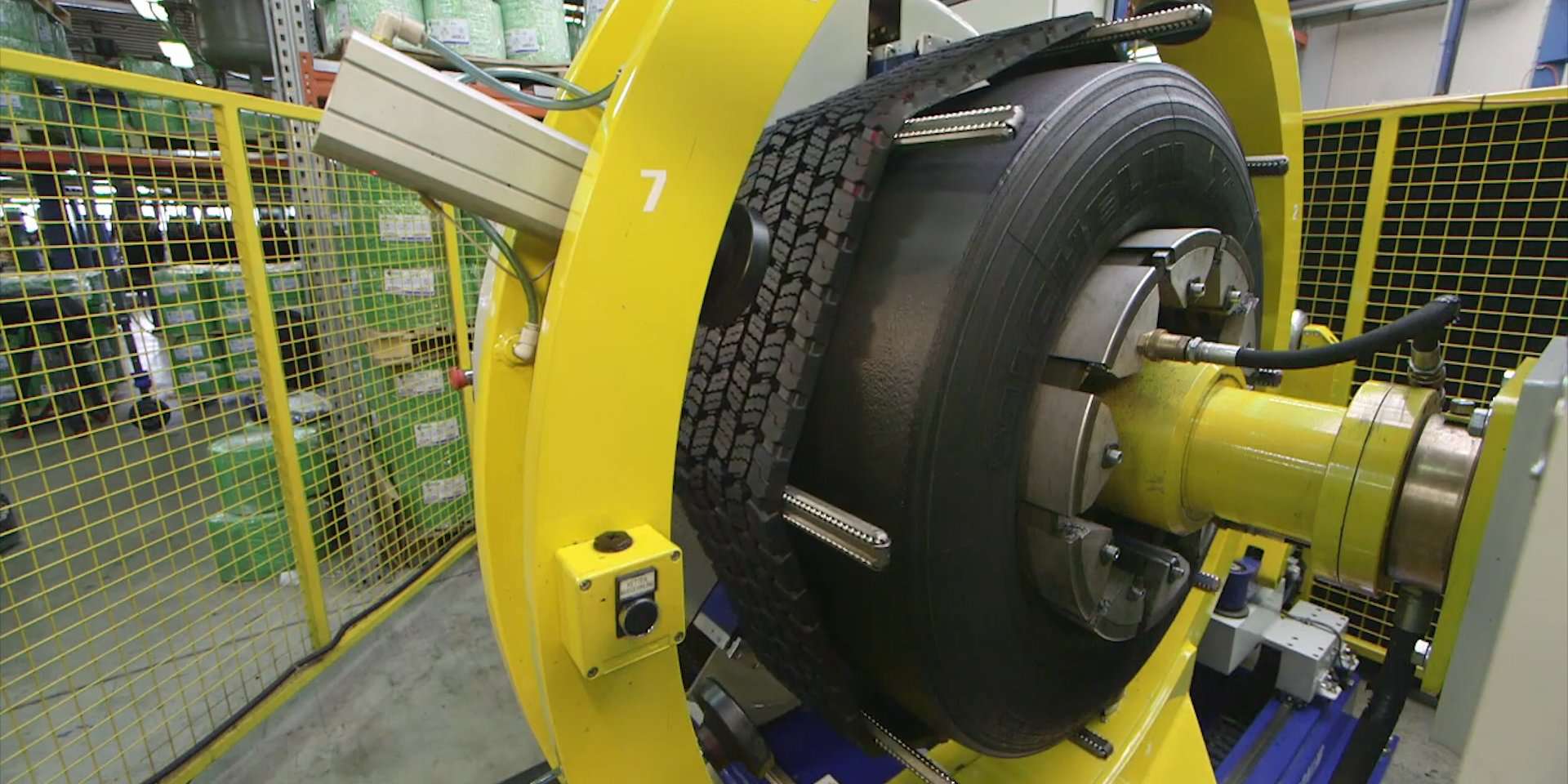 Taboola Ad Example 64854 - Watch How Old Tires Are Retreaded So They Can Be Used Again