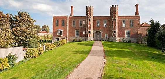Outbrain Ad Example 45511 - Medieval Estate Where Henry VIII And Anne Boleyn Honeymooned Hits Market