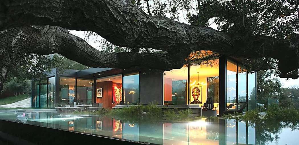 Outbrain Ad Example 30447 - Los Angeles ‘Upside Down’ House Sells For $22.5 Million