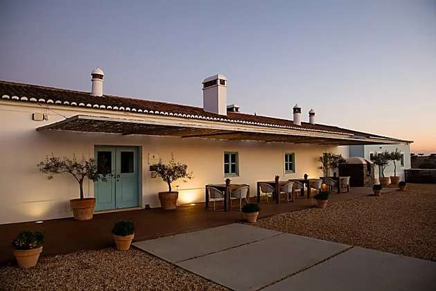 Outbrain Ad Example 43618 - Discover This Dreamy Estate In The Wide, Open Plains Of The Alentejo, Portugal. Visit Herdade Da Malhadinha Nova!
