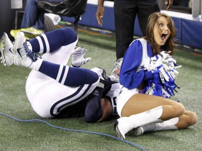RevContent Ad Example 55363 - The Most Awkward Cheerleaders Photos You'll Ever See!