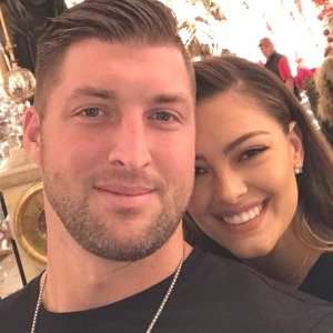 Zergnet Ad Example 59235 - Tim Tebow Gets Engaged To 2017 Miss UniverseTMZ.com
