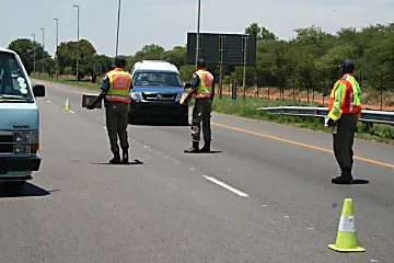 Outbrain Ad Example 30077 - Two Tshwane Metro Officers Arrested For Allegedly Extorting Bribes From Motorists