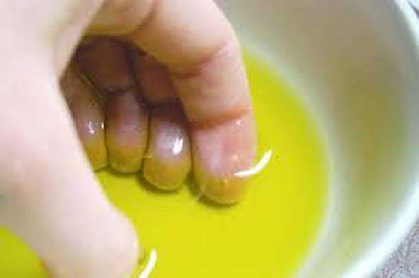 RevContent Ad Example 31347 - Heart Surgeon: Throw Out Your Olive Oil Now (Here's Why)