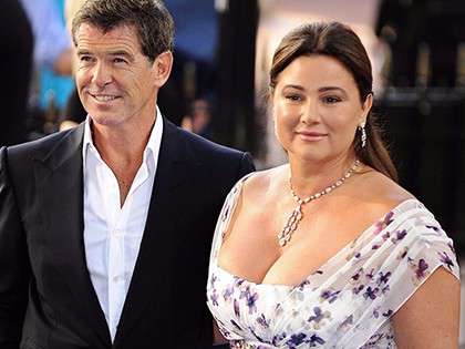 RevContent Ad Example 52328 - After Losing 10Lbs Pierces Brosnan's Wife Looks Amazing