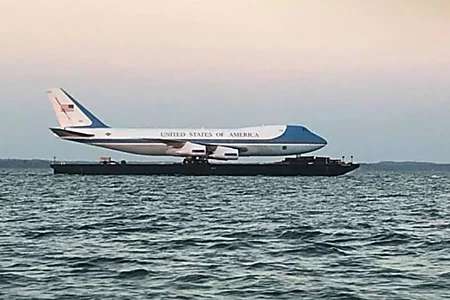 Outbrain Ad Example 54117 - [Pics] This Is The Reason Air Force One Has To Be Painted Blue