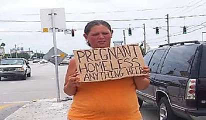Outbrain Ad Example 45645 - [Photos] Pregnant Begger Was Asking For Help, But Then One Woman Followed Her
