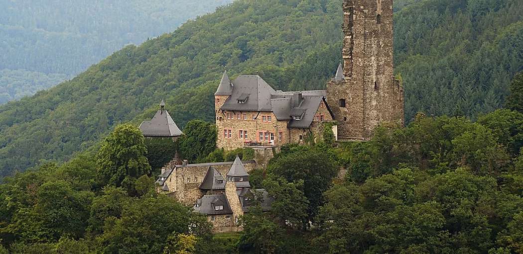 Outbrain Ad Example 53295 - History, Stone And Stained Glass Come Together In This German Castle