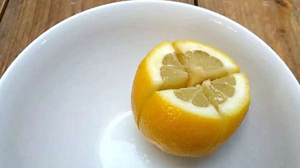 Outbrain Ad Example 42541 - Cut Into A Lemon And Put It Next To Your Bed. Why? Everyone Should Try This!