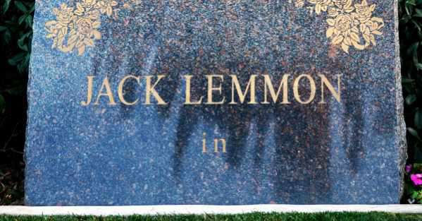 Yahoo Gemini Ad Example 43731 - Try Not To Laugh At These Celebrity Tombstones