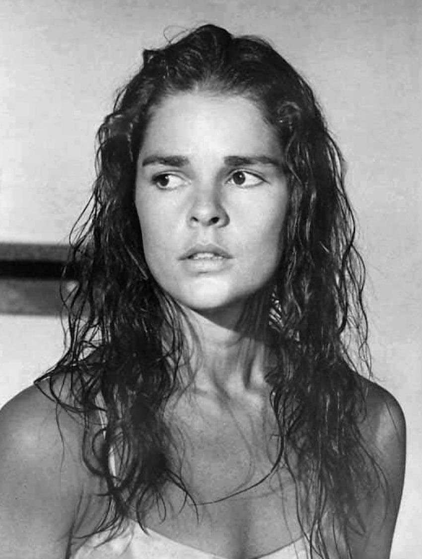 Taboola Ad Example 43123 - Ali MacGraw Is 80 Now & Has To Live Like This