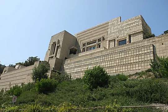 Outbrain Ad Example 42875 - Frank Lloyd Wright’s Iconic Ennis House Sells For $18 Million