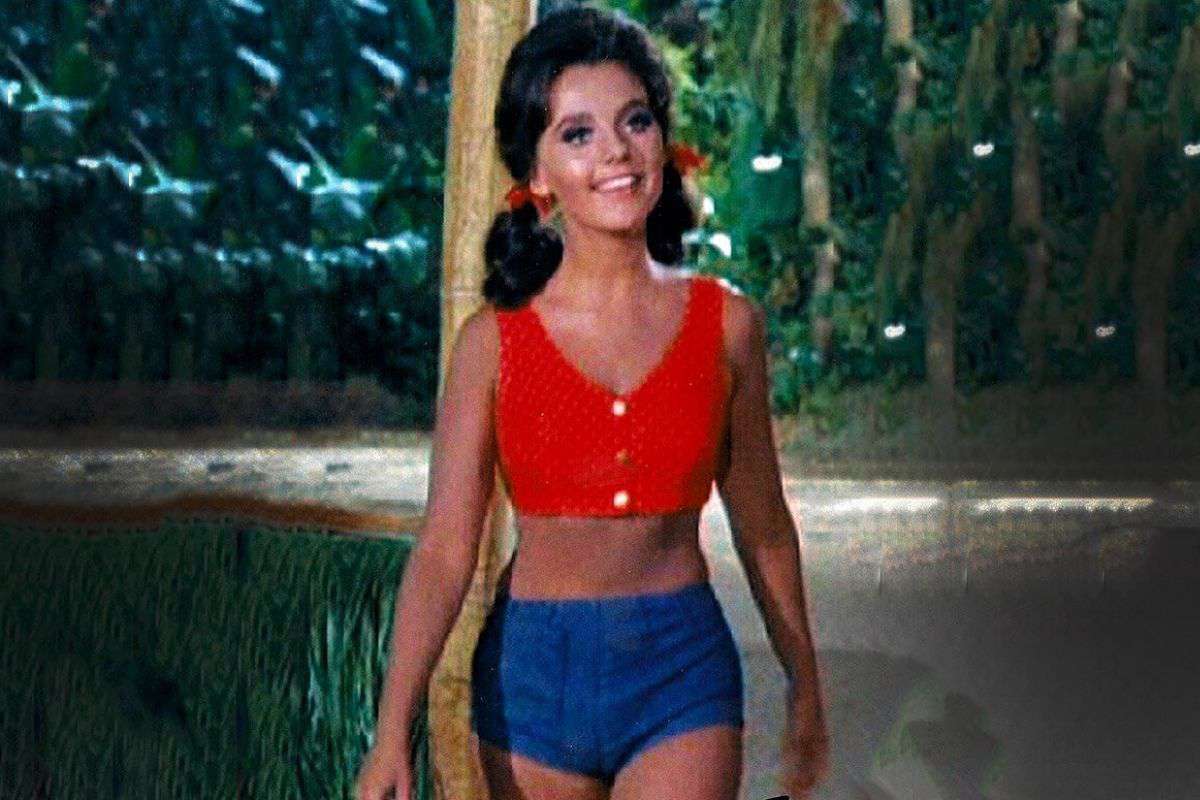 Taboola Ad Example 34296 - The Crew Kept Staring At This Outfit She Wore On 'Gilligan's Island' - Look Closer