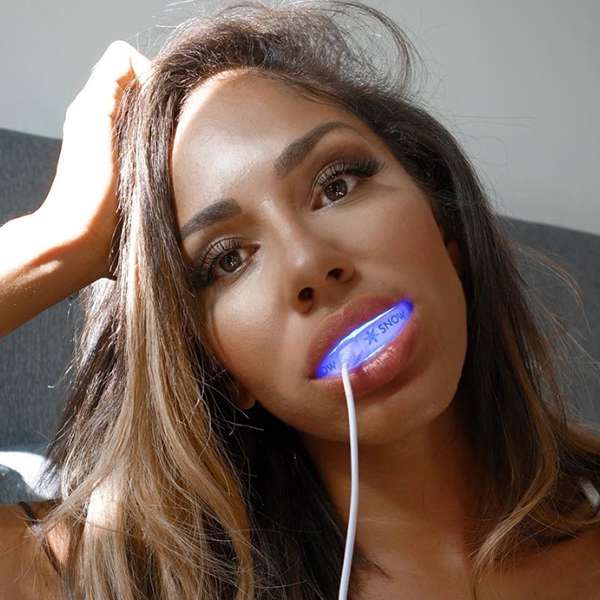 Taboola Ad Example 66153 - Celebrities Reveal The Solution To Pearly White Teeth