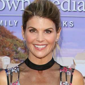 Zergnet Ad Example 65028 - Lori Loughlin Has Committed Career Suicide With College ScandalNYPost.com