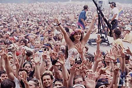 Outbrain Ad Example 52501 - 43 Rare Photos Of Just How Crazy It Got At Woodstock