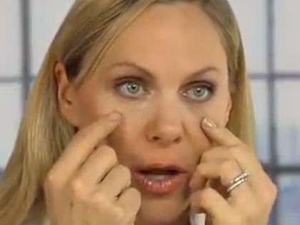 RevContent Ad Example 39028 - Doctors Amazed: Mom Removes Her Wrinkles With This Tip (Try It Tonight)