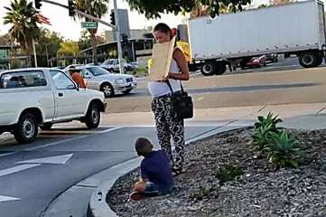 Outbrain Ad Example 44221 - [Photos] Pregnant Begger Was Asking For Help, But Then One Woman Followed Her
