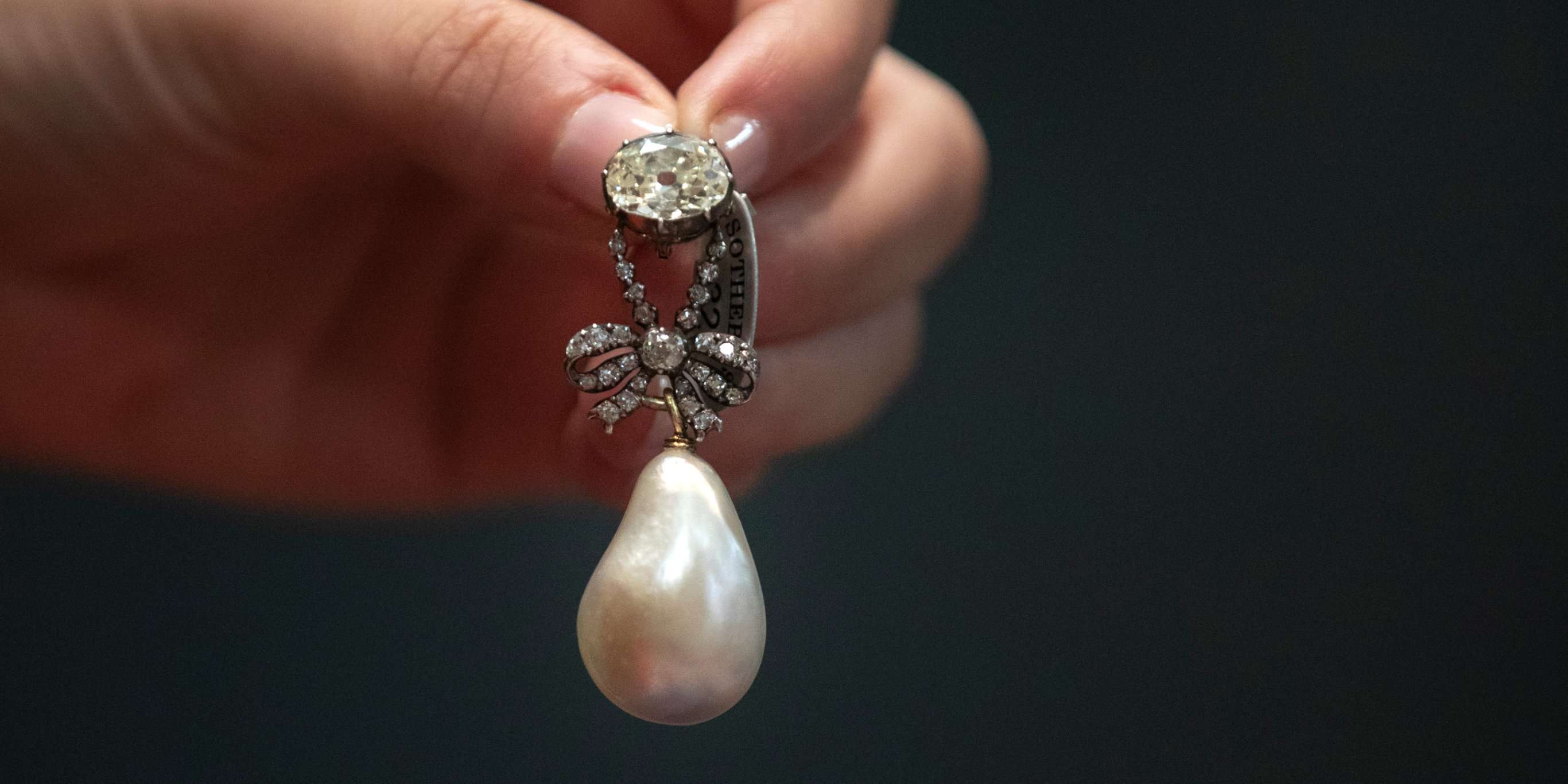 Taboola Ad Example 66058 - Marie Antoinette's Pearl Pendant Sold For A Record-breaking $32 Million. Here's Why Pearls Are So Expensive.