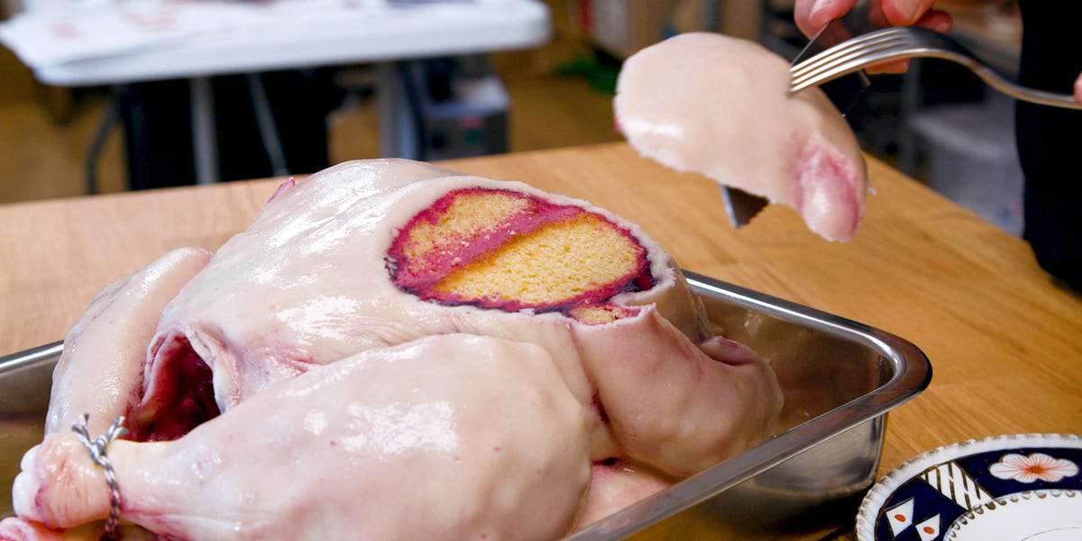Taboola Ad Example 45445 - Trick Your Family This Thanksgiving With This Turkey Cake