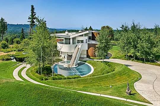 Outbrain Ad Example 47485 - De Beers Diamond Heiress’s Futuristic Washington State Home Sees Huge Price Cut