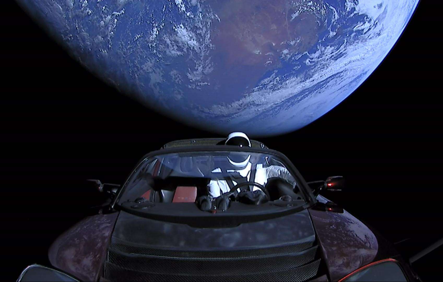 Taboola Ad Example 33060 - Após 2 Anos, Carro Da Tesla De Elon Musk Continua Em órbita Ao Redor Do Sol