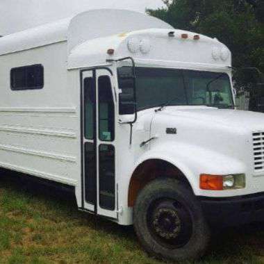 Yahoo Gemini Ad Example 48034 - Man Builds A Dream House From A Bus; Look Inside