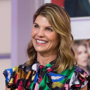 Zergnet Ad Example 64873 - Lori Loughlin Gushed Over Daughter's College Entrance On 'Today'